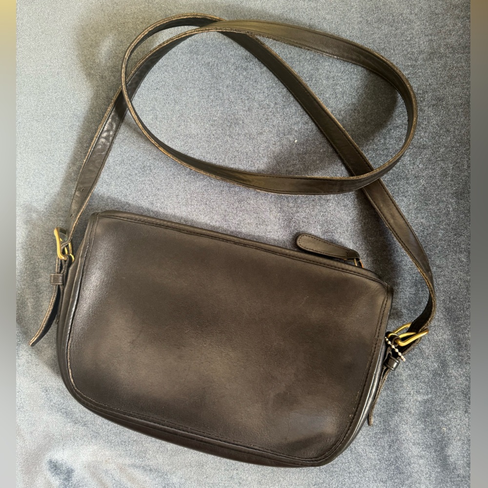 Leather Vintage Coach crossbody purse with gold hardware